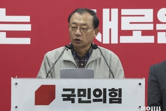 칼춤 추는 이정현 마이웨이