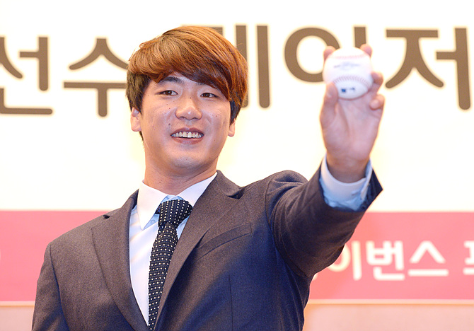 미국 메이저리그(MLB)에 진출하는 SK 와이번스 김광현 투수 <사진=뉴시스>