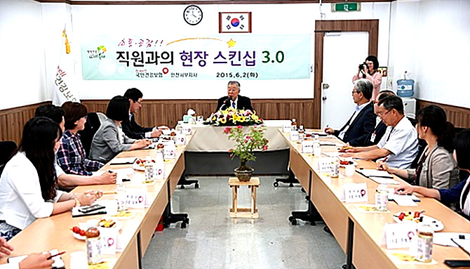 직원들과의 현장 스킨십하는 국민건강보험