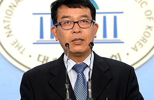  지난달, 정의당에 입당해 국방개혁단장을 맡고 있는 김종대 군사평론가