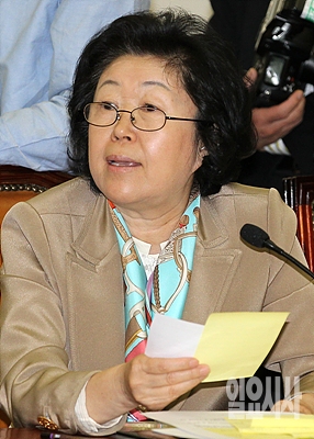 ‘셀프 수상’ 논란을 불러일으킨 이은재 새누리당 의원