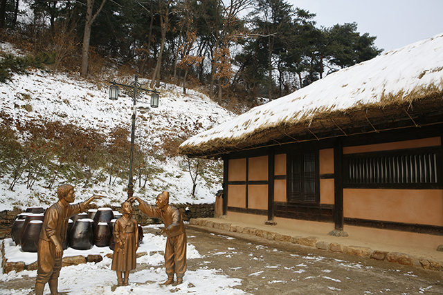 김유정문학촌에 복원된 작가의 생가