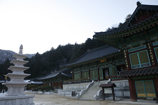 문수보살을 모신 상원사 경내