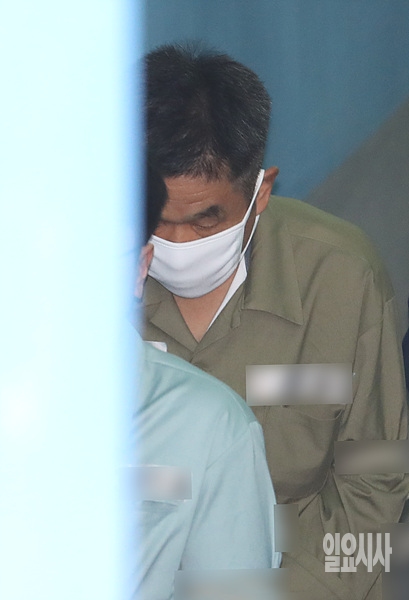 검거되는 종로여관 방화 용의자 <사진=사진공동취재단> ▲ 검거되는 종로여관 방화 용의자 <사진=사진공동취재단>