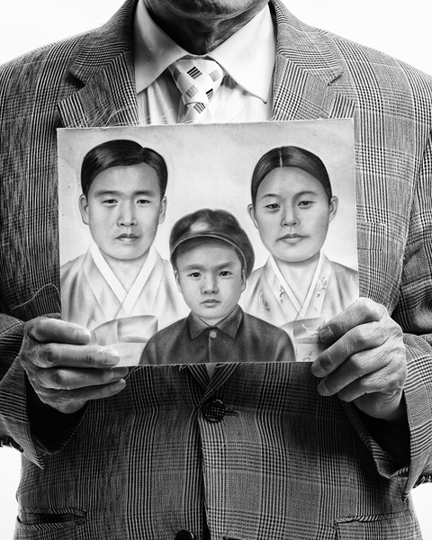 ▲ 01. Eternal Family. Kim Hongtae, 2015, Archival Pigment Print, 130 x 105cm