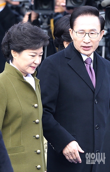 ▲ 이명박(사진 오른쪽)·박근혜 전 대통령
