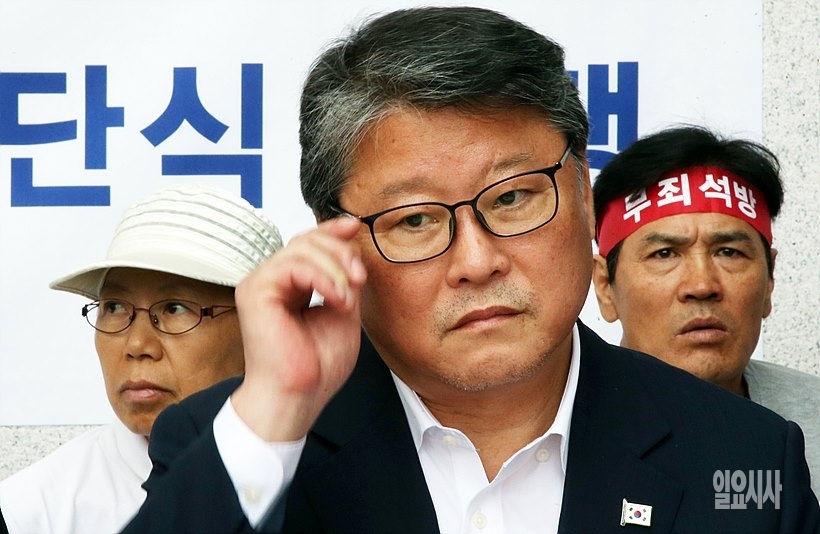 이우현·최경환(자유한국당, 구속 수감 재판 중) 외에 22차례 국회 본회의에 무단 결석한 것으로 나타난 조원진 대한애국당 의원 ▲ 조원진 대한애국당 의원