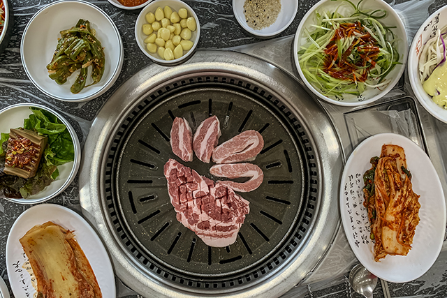 붉은빛이 도는 흑돼지고기 ▲ 붉은빛이 도는 흑돼지고기