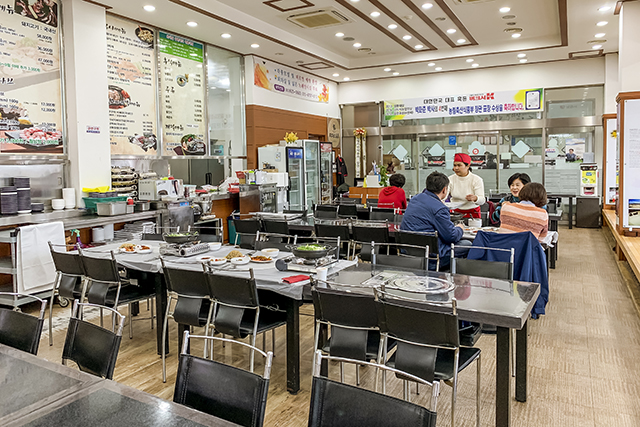 남원 흑돼지를 맛볼 수 있는 지리산고원흑돈유통센타 ▲ 남원 흑돼지를 맛볼 수 있는 지리산고원흑돈유통센타