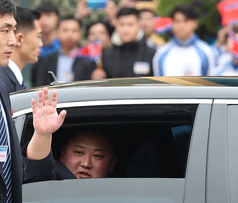 ▲ 손 흔들어보이는 김정은 북한 국무위원장