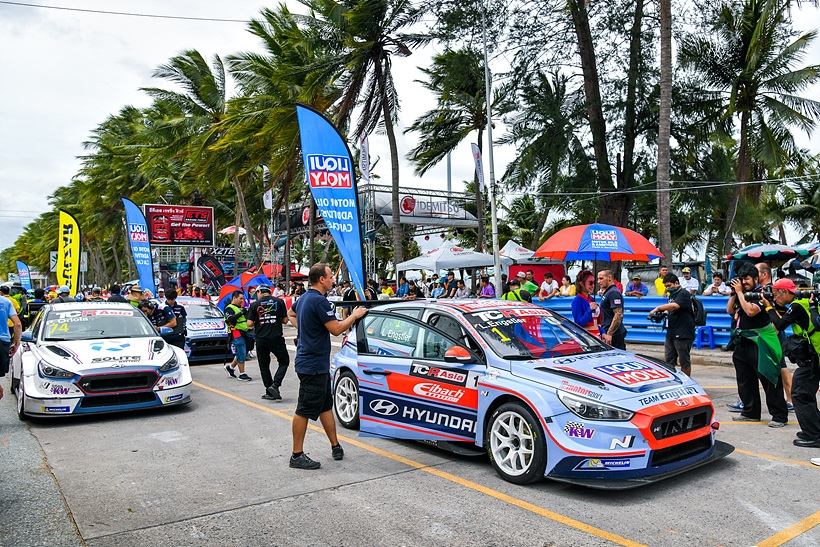▲ 현대자동차 고성능 경주차 ‘i30 N TCR’이 태국 방센 스트리트 서킷(Bangsaen Street Circuit)서 열린 TCR 아시아 시리즈 시즌 마지막 대회서 우승하며 시즌 종합순위 1, 2, 3위를 석권했다.