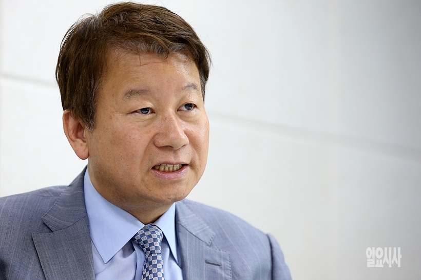 <일요시사>와 인터뷰 갖고 있는 김병현 변호사 ▲ 김병현 변호사