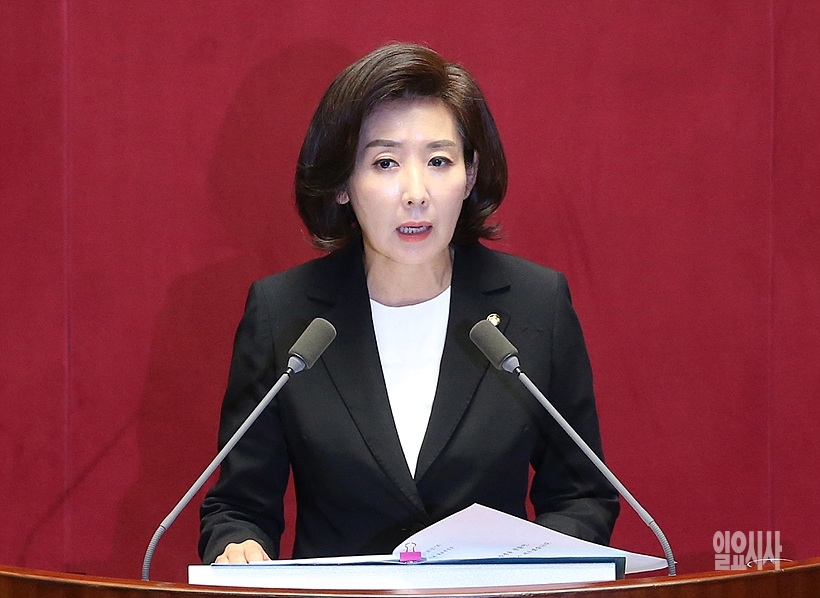 내달 3일의 패스트트랙에 대한 국회 부의 입장에 반대 입장 밝히고 있는 나경원 자유한국당 원내대표 ▲ 내달 3일의 패스트트랙에 대한 국회 부의 입장에 반대 입장 밝히고 있는 나경원 자유한국당 원내대표