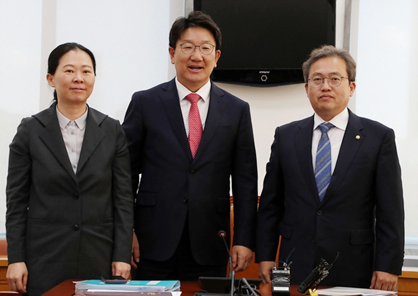 검찰 개혁 관련 ‘3+3+3 회동’ 갖는 권은희(바른미래당)·권성동(자유한국당)·송기헌(더불어민주당) 여야3당 간사 ▲ ▲ 검찰 개혁 관련 ‘3+3+3 회동’ 갖는 권은희(바른미래당)·권성동(자유한국당)·송기헌(더불어민주당) 여야3당 간사