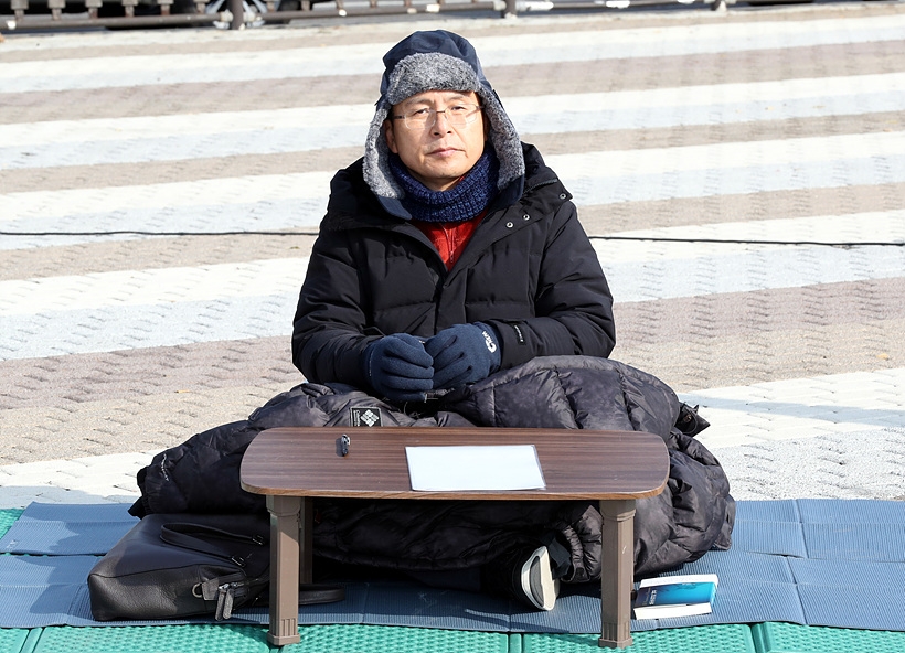 ▲ 청와대 앞에서 단식투쟁 중인 황교안 자유한국당 대표