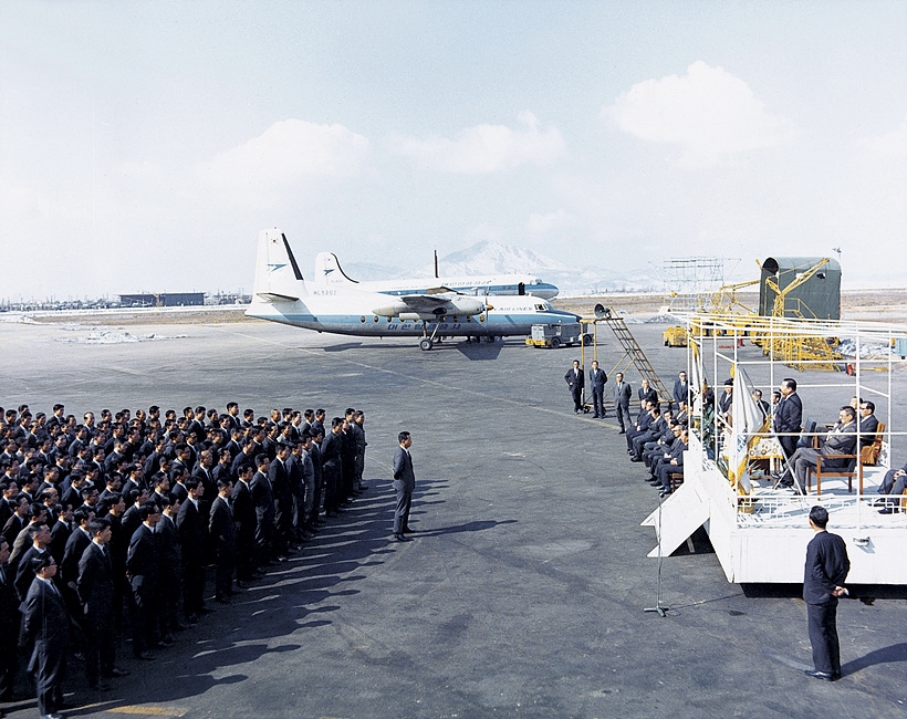 ▲ 1969년 3월 김포공항서 열린 대한항공공사 인수식