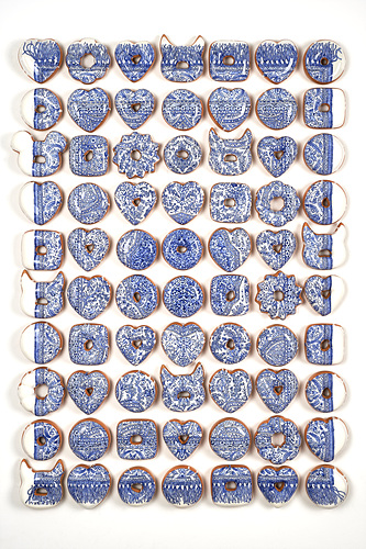 ▲ 청화새를 찾는 중 Finding Blue and White Bird, 2018, 세라믹, 언더글레이즈, 산화 코발트, 유약 Ceramic, under glaze, cobalt oxide, glaze, 119x82x3.8(d)cm
