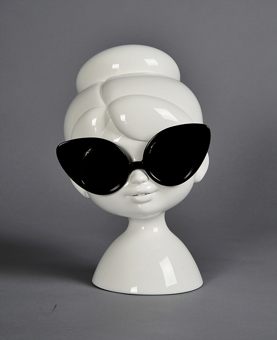 Sealed smile, 2020. FRP, PLA, Urethane paint, h30cm ▲ Sealed smile, 2020. FRP, PLA, Urethane paint, h30cm