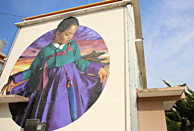 ▲ 세계적인 그래피티 아티스트 심찬양 작가의 벽화로 이름난 신세동벽화마을