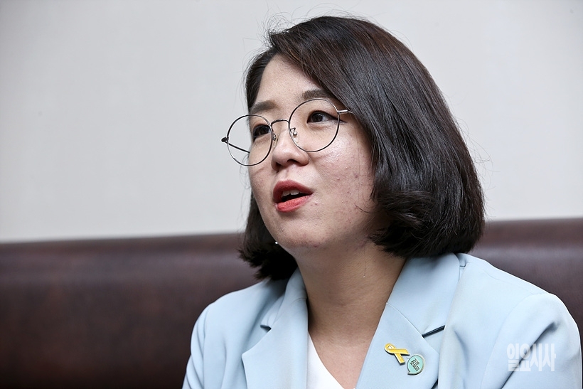 인터뷰 갖는 용혜인 기본소득당 의원 ⓒ고성준 기자 ▲ 인터뷰 갖는 용혜인 기본소득당 의원 ⓒ고성준 기자