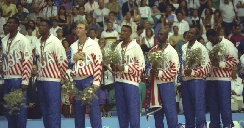 ▲ 1992 바르셀로나 올림픽에서 금메달을 차지한 남자 농구 미국 대표팀
