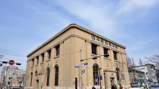 <strong>대구근대역사관은 일제강점기 조선식산은행 대구지점 건물에 자리 잡았다.</strong>