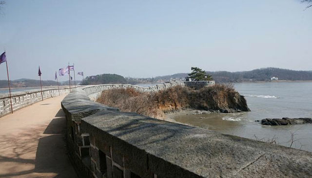 <strong>병인양요와 신미양요 때 치열한 포격전이 펼쳐진 용두돈대</strong>