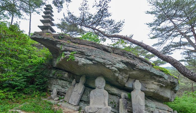 <strong>운주사에서 만나는 다양한 석불과 석탑</strong>