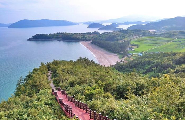 <strong>고흥우주발사전망대에서 바라본 남열해돋이해수욕장</strong>