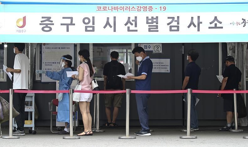8일 0시 기준 코로나 신규 확진자 수가 2050명을 기록하며 이번 달 들어 처음으로 2000명대를 돌파한 것으로 집계됐다. ⓒ고성준 기자
