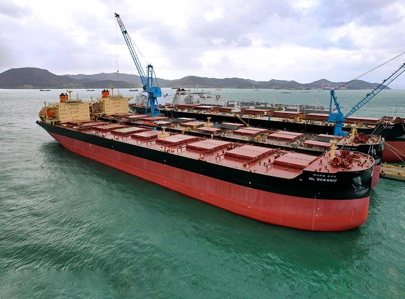 현대제철이 원료 운송에 투입한 첫 LNG 추진선 '에이치엘오셔닉호(HL Oceanic)' ⓒ현대제철