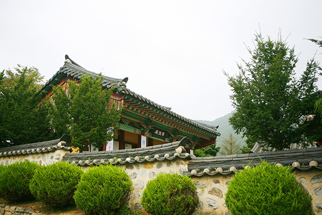 <strong>이자, 이연경, 김세필, 노수신의 위패를 모신 팔봉서원</strong>