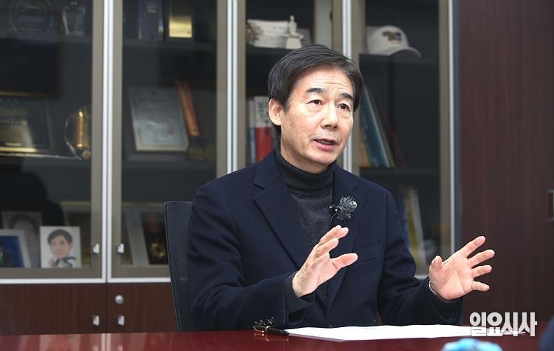 <일요시사>와 인터뷰 갖고 있는 이용호 국민의힘 의원 ⓒ박성원 기자