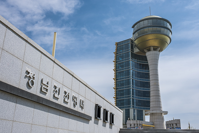 <strong>장흥 앞바다와 보성, 고흥, 완도의 섬까지 보이는 정남진전망대</strong>