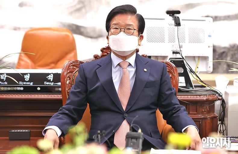 박병석 국회의장이 지난 22일, 서울 여의도 국회 국회의장실서 검수완박 법안과 관련한 입장을 밝히고 있다. ⓒ박성원 기자