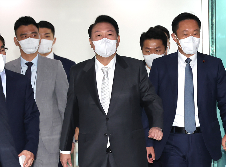 출근 중인 윤석열 대통령
