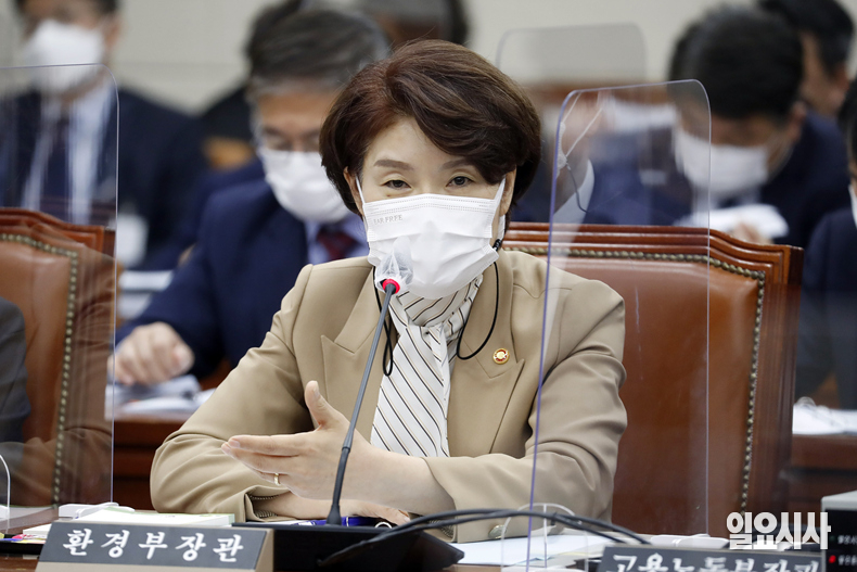 3선 대표로 더불어민주당 비대위원에 이름을 올린 한정애 의원 ⓒ고성준 기자