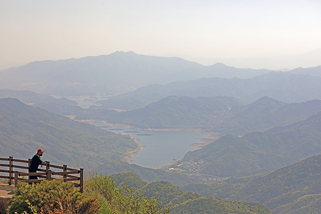 합천호와 황매산이 보이는 오도산전망대
