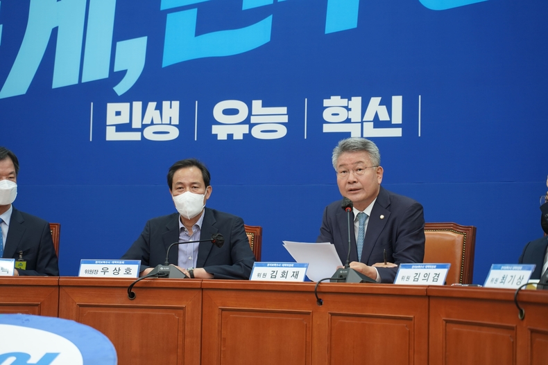 김회재 의원이 4일 열린 민주당 ‘정치보복 수사 대책위원회’에서 발언하고 있음