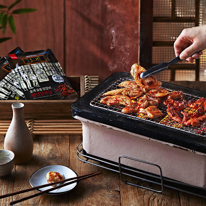 SPC삼립이 5일 ‘야놀자클라우드’의 빅데이터를 활용한 ‘줄서는 맛집 간편식’의 첫 제품인 ‘효계 숯불 닭갈비’ 3종을 선보였다. ⓒSPC