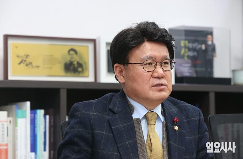 ‘효행장려 및 지원에 관한 법률’ 일부 개정법률안을 대표 발의한 황운하 더불어민주당 의원 ⓒ박성원 기자
