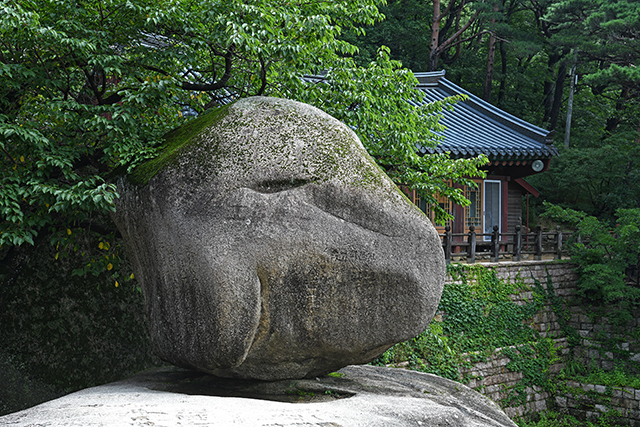 <strong>설악산의 명물, 흔들바위</strong>