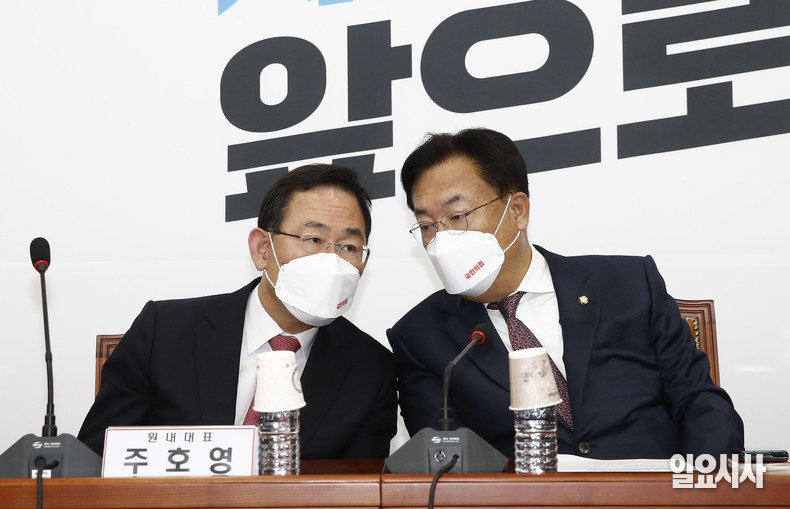 정진석 국민의힘 비상대책위원장(사진 오른쪽)과 주호영 원내대표 ⓒ박성원 기자