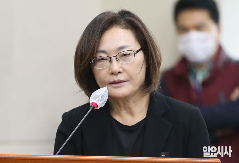 박희영 용산구청장이 7일 오후 서울 여의도 국회에서 열린 행정안전위원회 전체회의에서 이태원 압사 참사 관련 질의에 답하고 있다.