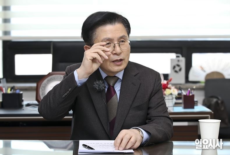 박근혜정부 당시 국무총리를 지냈던 황교안 전 법무부 장관이 <일요시사>와 인터뷰를 갖고 있다. ⓒ고성준 기자 