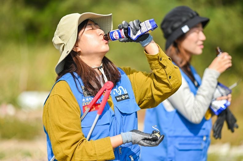 동아제약이 14일, 섬마을 봉사연합 IVU에 자사의 대표품목인 박카스와 박카스맛 젤리를 후원한다고 밝혔다.