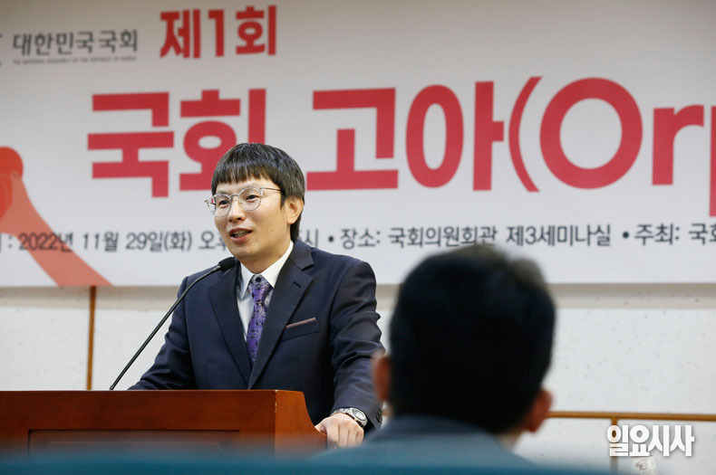 조윤환 고아권익연대 대표가 인사말을 하고 있다.