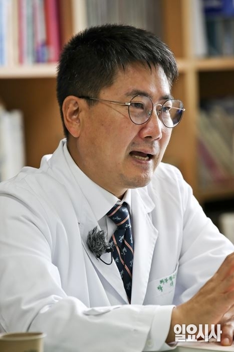 <일요시사>와 인터뷰 갖고 있는 박대균 순천향대 해부학교실 교수 ⓒ고성준 기자