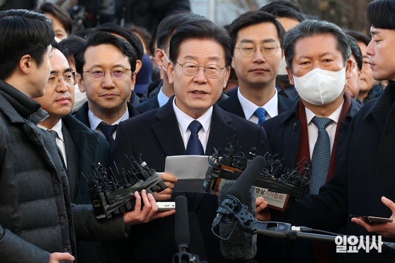 지난 10일, 검찰 소환 조사 출석에 앞서 취재진 질문에 답변하는 이재명 더불어민주당 대표 ⓒ고성준 기자