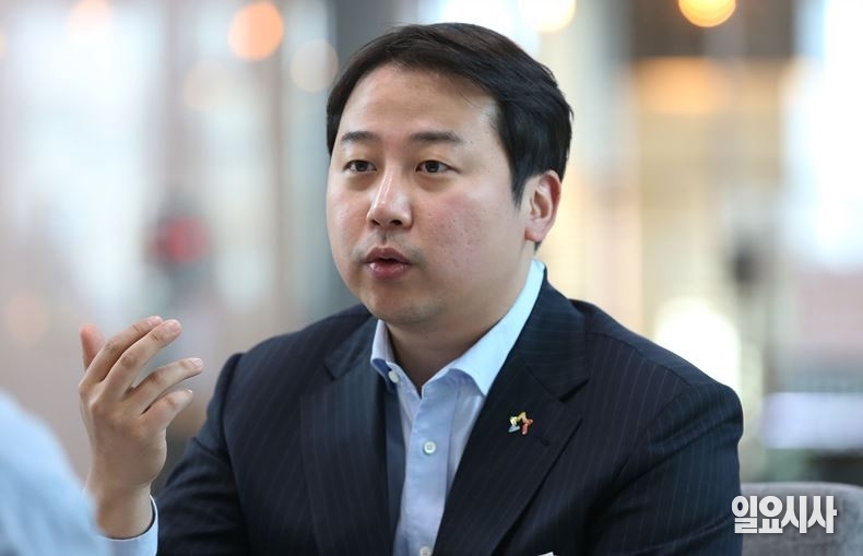국민의힘 차기 지도부 선출을 위한 3·8 전당대회 청년 최고위원 선거에 출마한 장예찬 청년재단 이사장이 <일요시사>와 인터뷰를 갖고 있다. ⓒ박성원 기자